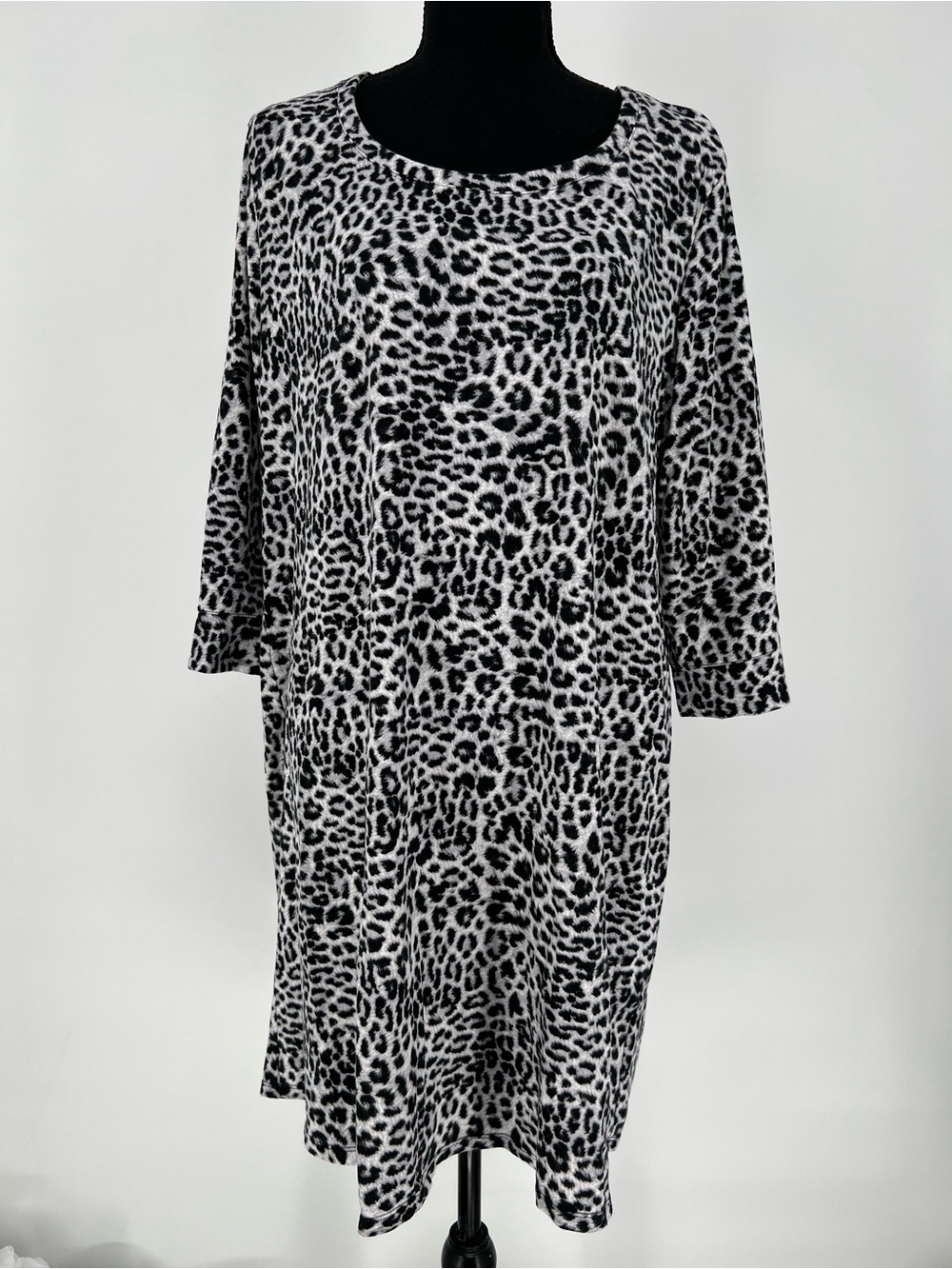 Soma‎ Black and White Leopard Nightgown